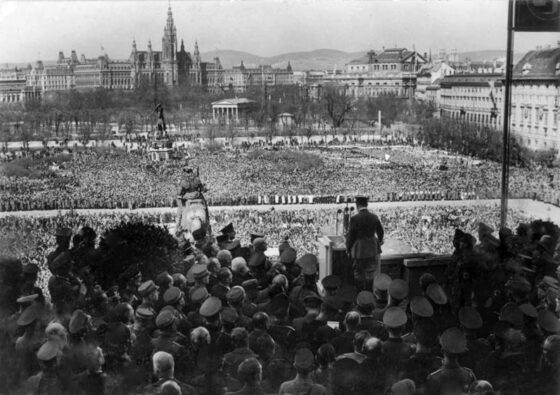 Hitlers Rede im Zuge des Anschlusses von Österreich 1938 in Wien am Heldenplatz