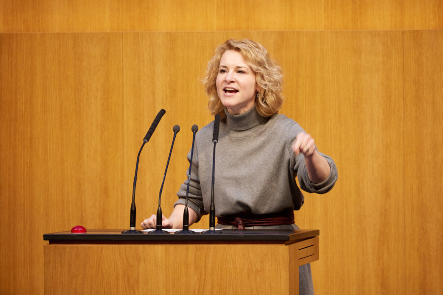 Ministerin Eva-Maria Holzleitner