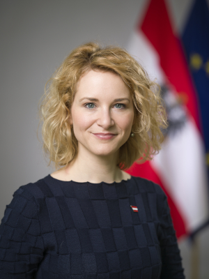 Eva-Maria Holzleitner